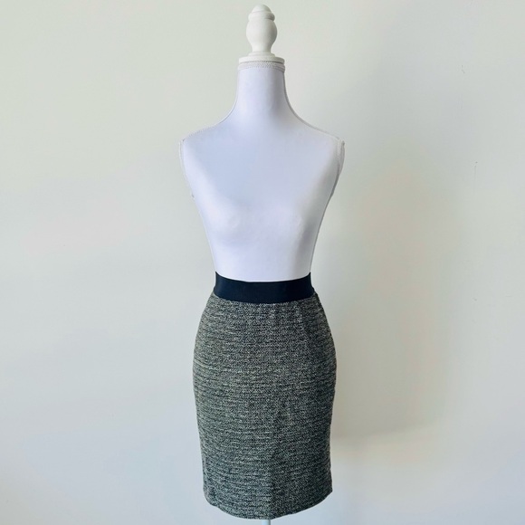 Ann Taylor Black & White Tweed Pencil Skirt 🖤 - Picture 8 of 8